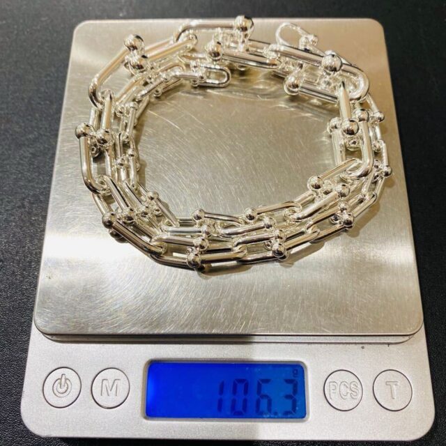 250627401