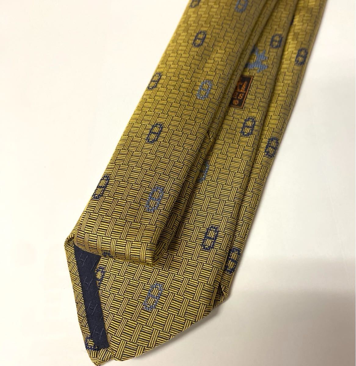 261009301